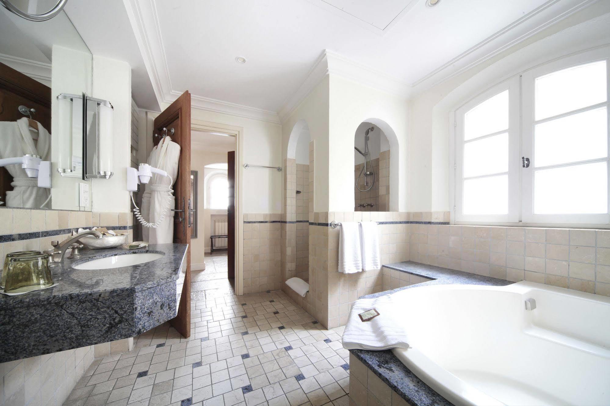 Hotel & Restaurant Alain Llorca 4*