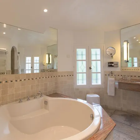 Hôtel&Restaurant Alain Llorca La Colle-sur-Loup Extérieur photo